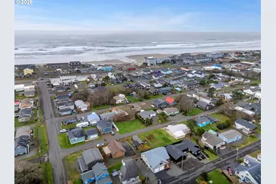 172 S Dolphin St, Rockaway Beach, OR 97136 - Photo 4