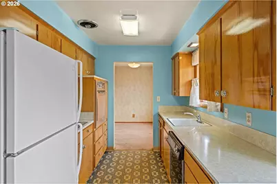 1136 SE 146th Ave, Portland, OR 97233 - Photo 10