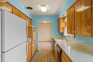 1136 SE 146th Ave, Portland, OR 97233 - Photo 10