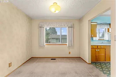1136 SE 146th Ave, Portland, OR 97233 - Photo 8