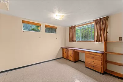1136 SE 146th Ave, Portland, OR 97233 - Photo 24