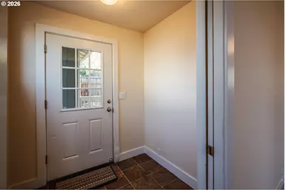 110 W 8th St, The Dalles, OR 97058 - Photo 18