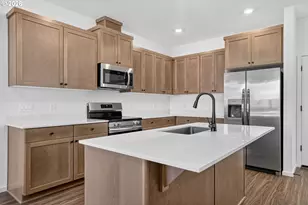 1034 Drake Ln, Woodburn, OR 97071 - Photo 10