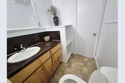 894 E 35th Ave, Eugene, OR 97405 - Photo 8