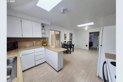 894 E 35th Ave, Eugene, OR 97405 - Photo 14