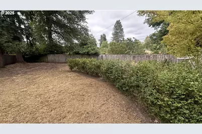 894 E 35th Ave, Eugene, OR 97405 - Photo 22
