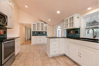 715 Ellsworth St, Eugene, OR 97402 - Photo 8