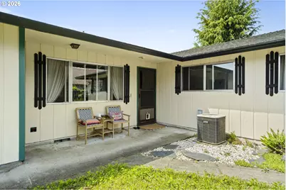 160 W Berkeley St, Gladstone, OR 97027 - Photo 2