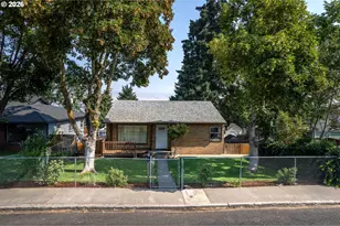 417 E 13th St, The Dalles, OR 97058 - Photo 2