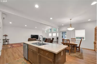 3825 Brighton Ave, Eugene, OR 97405 - Photo 10