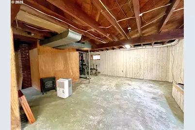 560 N 10th St, Coos Bay, OR 97420 - Photo 38