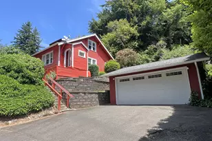 560 N 10th St, Coos Bay, OR 97420 - Photo 2