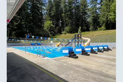 560 N 10th St, Coos Bay, OR 97420 - Photo 42