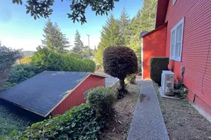 560 N 10th St, Coos Bay, OR 97420 - Photo 32