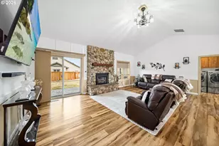 147 NW Saddlehorn Ct, Prineville, OR 97754 - Photo 8