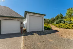 282 Redtail Ridge Ln, Roseburg, OR 97471 - Photo 6
