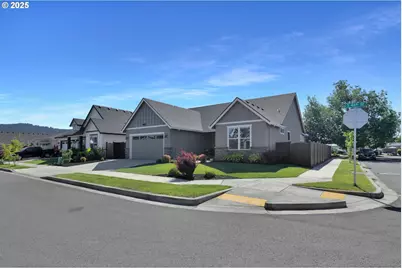 1004 S 46th St, Springfield, OR 97478 - Photo 2