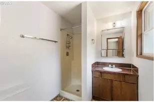 4545 Ridenour St, Roseburg, OR 97470 - Photo 4