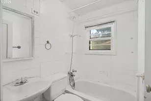 11625 NE Siskiyou St, Portland, OR 97220 - Photo 14