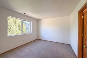 773 NW Forest Creek Dr, Hillsboro, OR 97124 - Photo 2