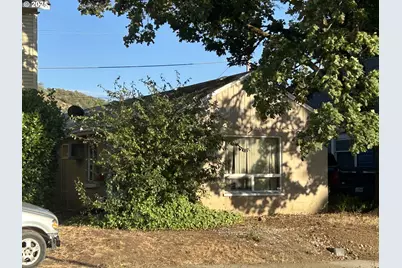 1547 SE Pine St, Roseburg, OR 97470 - Photo 2