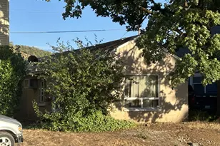 1547 SE Pine St, Roseburg, OR 97470 - Photo 2