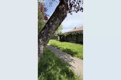 1106 S River St, Newberg, OR 97132 - Photo 2