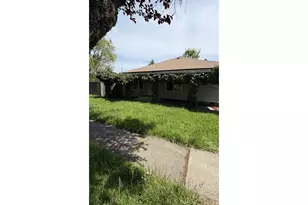 1106 S River St, Newberg, OR 97132 - Photo 1