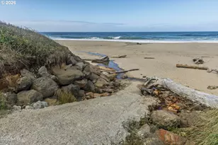 4875 N Hwy 101, Depoe Bay, OR 97341 - Photo 32