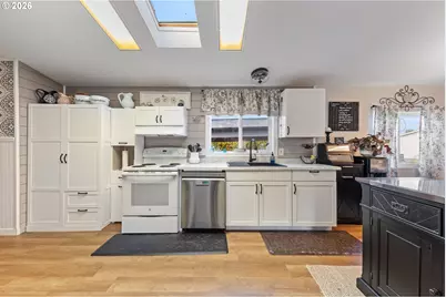 1377 SW Louise Dr, McMinnville, OR 97128 - Photo 10