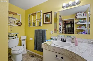 1700 E Grover Ave, Cottage Grove, OR 97424 - Photo 8