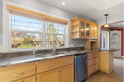 810 E 20th Ave, Eugene, OR 97405 - Photo 16