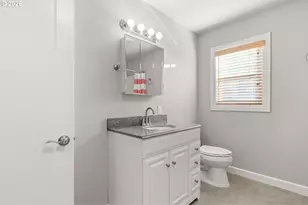 810 E 20th Ave, Eugene, OR 97405 - Photo 28