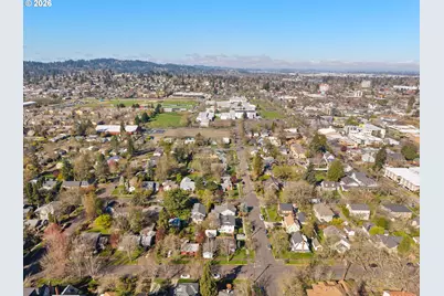 810 E 20th Ave, Eugene, OR 97405 - Photo 42