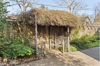 810 E 20th Ave, Eugene, OR 97405 - Photo 32