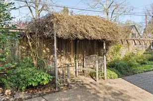 810 E 20th Ave, Eugene, OR 97405 - Photo 32