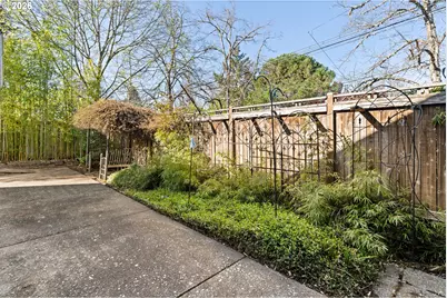 810 E 20th Ave, Eugene, OR 97405 - Photo 30