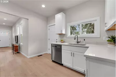 722 NE Skidmore St, Portland, OR 97211 - Photo 12