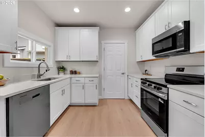 722 NE Skidmore St, Portland, OR 97211 - Photo 10