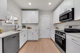 722 NE Skidmore St, Portland, OR 97211 - Photo 10