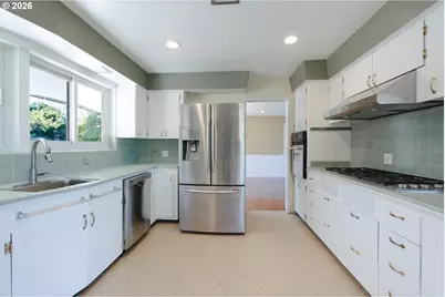 12640 NE Rose Pkwy, Portland, OR 97230 - Photo 24