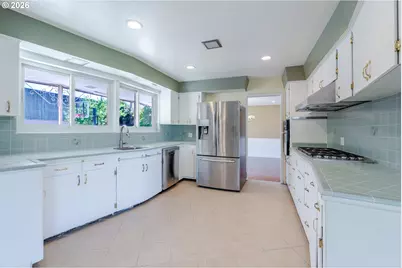 12640 NE Rose Pkwy, Portland, OR 97230 - Photo 22