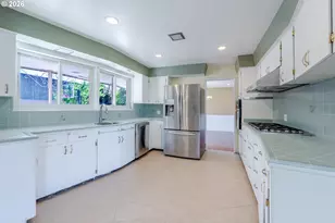 12640 NE Rose Pkwy, Portland, OR 97230 - Photo 22