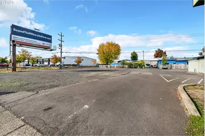 770 S Bertelsen Rd, Eugene, OR 97402 - Photo 8
