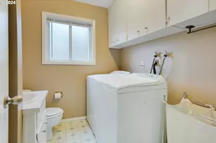 390 NW Conifer Blvd, Corvallis, OR 97330 - Photo 32