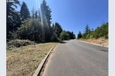 800 Masters Ct, Reedsport, OR 97467 - Photo 2