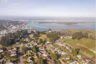 830 Division St SE, Bandon, OR 97411 - Photo 6