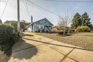 830 Division St SE, Bandon, OR 97411 - Photo 12