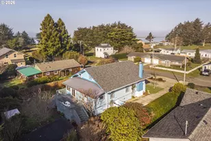 830 Division St SE, Bandon, OR 97411 - Photo 10