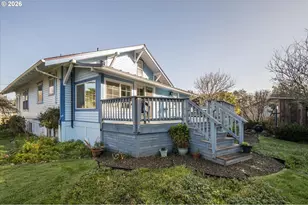 830 Division St SE, Bandon, OR 97411 - Photo 6